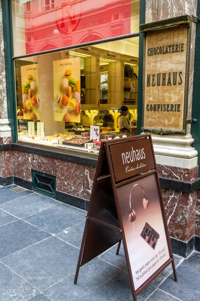 Vertical Neuhaus Chocolatier Galeries Royales Saint Hubert Downtown Brussels Belgium — Stock Photo, Image