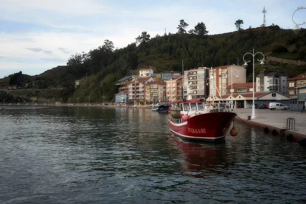 Spanya Asturias Denizde Güzel Bir Tekne Görüntüsü — Stok fotoğraf