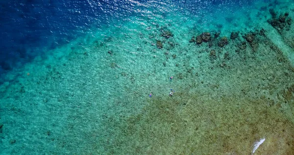 Una Vista Aérea Dron Una Hermosa Isla Tropical Con Aguas —  Fotos de Stock