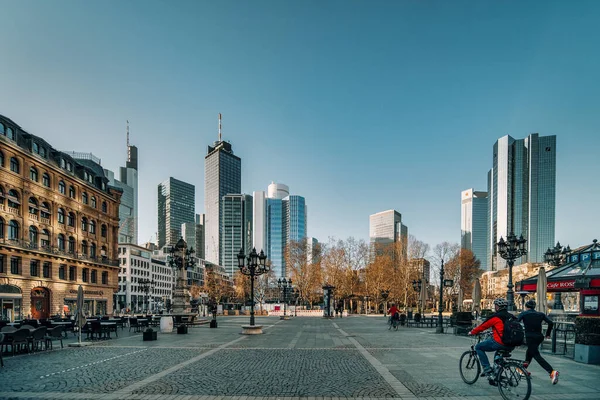 Többen Park Háttérben Modern Épületek Metropolisz Város Frankfurt — Stock Fotó