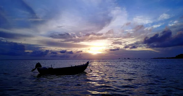 Une Belle Vue Bateau Dans Une Mer Sous Ciel Nuageux — Photo