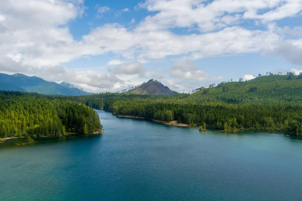 ワシントン 米国の湖クッシュマンとオリンピック山脈の美しい景色 — ストック写真