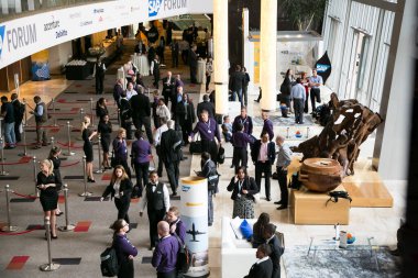 İş konferansında bir grup iş adamı.