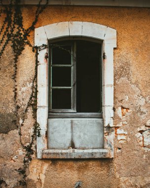 Terk edilmiş bir urbex 'in dikey çekimi