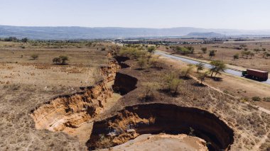 Gorge, Naivasha, Kenya 'daki çatlamış toprak parçalarının hava görüntüsü