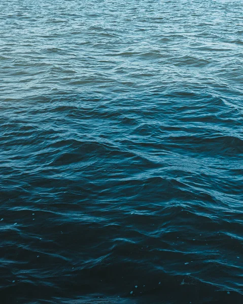 Pionowe Zbliżenie Falistego Morza Great Wzoru — Zdjęcie stockowe