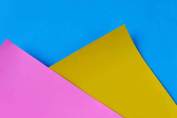 Μια Ταπετσαρία Από Μπλε Και Κίτρινα Και Ροζ Χαρτιά — Φωτογραφία Αρχείου