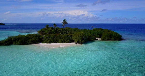 Una Hermosa Vista Una Isla Tropical Rodeada Por Mar Bajo — Foto de Stock