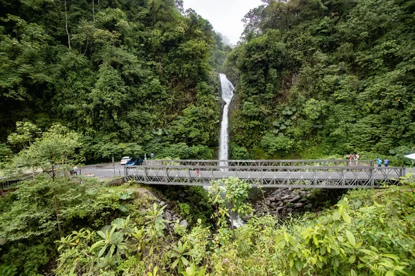 Zdjęcie Wodospadu Mostem Kostaryce — Zdjęcie stockowe