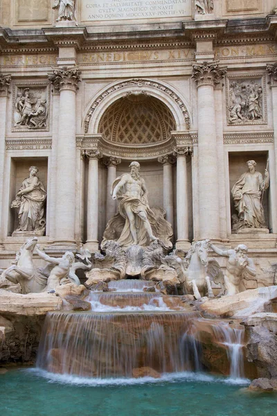 Colpo Verticale Della Fontana Trevi Roma — Foto Stock