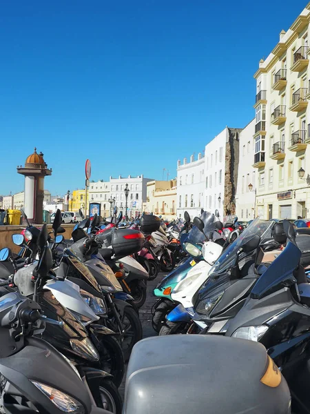 Motorcykel Parkerad Vid Strandboulevarden Cadiz Spanien — Stockfoto