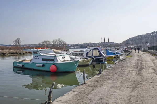 Beautiful Shot Boats Dock Golden Horn Shore Blue Horizon Sky — Stock Photo, Image