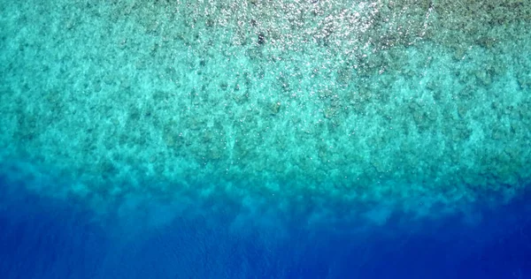 Une Belle Vue Sur Une Mer Bleue Calme Par Une — Photo