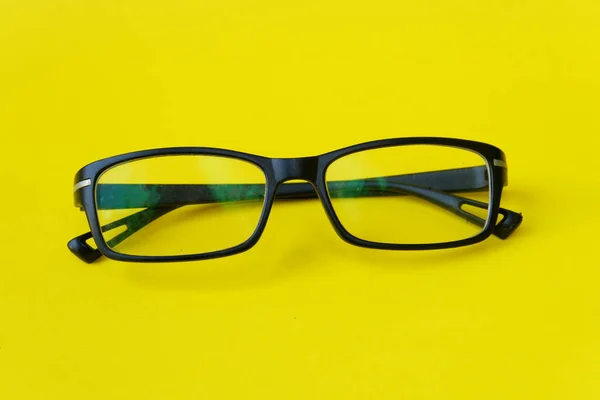 Gros Plan Lunettes Isolées Sur Fond Jaune — Photo