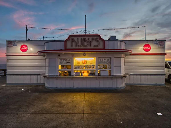 Ruby Diner Sul Balboa Pier Contro Cielo Tramonto Gli Stati — Foto Stock