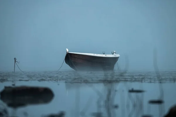Eine Schöne Landschaft Szene Eines Bootes Strand Bei Blauem Wasser — Stockfoto