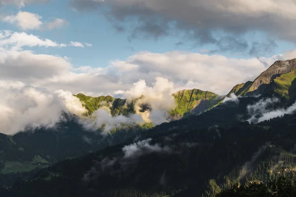Uma Foto Montanhas Névoa Falera Município Surselva Suíça — Fotografia de Stock