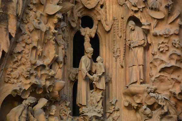 가우디의 스페인 바르셀로나라 사그라다데라 파밀리아 Sagrada Familia 외관의 — 스톡 사진