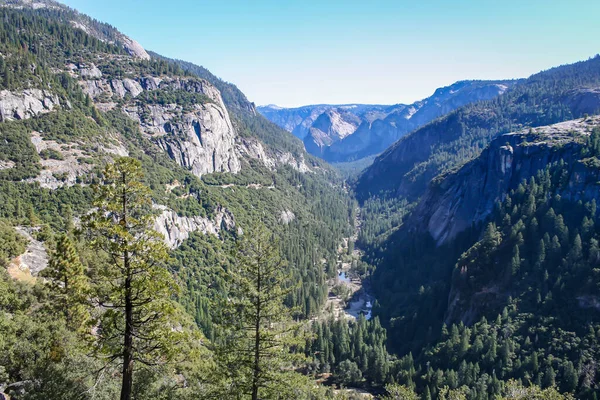 Widok Powietrza Pięknych Zalesionych Gór Parku Narodowym Yosemite — Zdjęcie stockowe