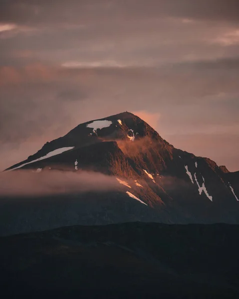 Eine Schöne Landschaft Szene Eines Berges Mit Schneegipfel Vor Einem — Stockfoto