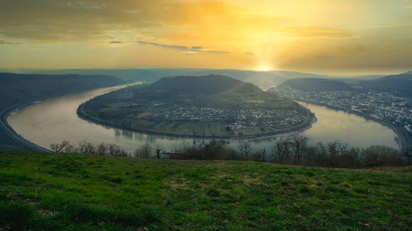 Almanya, Boppard yakınlarındaki Ren Nehri döngüsünün panoramik görüntüsü