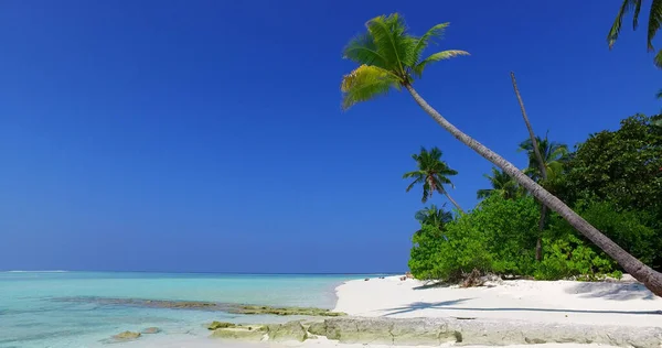 Uma Bela Vista Mar Azul Turquesa Costa Nas Maldivas — Fotografia de Stock