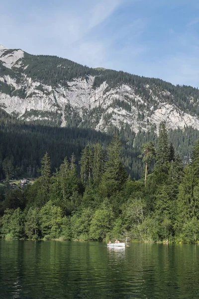 Eine Vertikale Aufnahme Der Natur Caumasee Bei Flims Graubünden Schweiz — Stockfoto