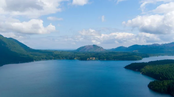 Ein Panoramablick Auf Den Lake Cushman Und Die Olympischen Berge — Stockfoto