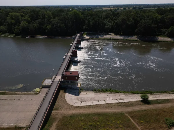 Widok Góry Systemu Zamka Tamy Rzece Drzewami Nad Wodą — Zdjęcie stockowe