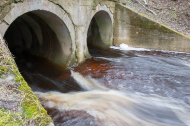 Puzupite Nehri 'nin suyu Letonya' nın lağımlarından geliyor.