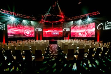 Ödül töreninde sahne ve ışıklandırma