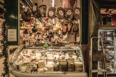 Şehir merkezindeki Peynir ve Jambon satıcısı.