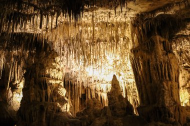 Mallorca 'daki Coves del Drac mağaralarının manzarası