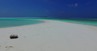 Maldivler 'deki turkuaz okyanusun güzel bir manzarası.