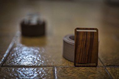 İki Grip6 kayışlı kayış kayışının seçici görüntüsü.