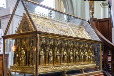 Brüksel, Belçika, Avrupa 'daki St. Nicholas Kilisesi' nde bir altın tapınağa yakın çekim