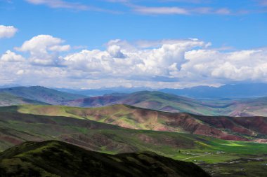 Moğolistan, Çin 'de tepelerin manzarası