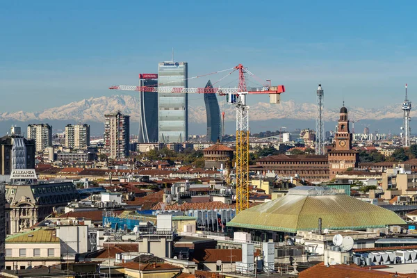 Vacker Utsikt Över Milanos Finansdistrikt Skyline Med Alperna Bakgrunden Italien — Stockfoto
