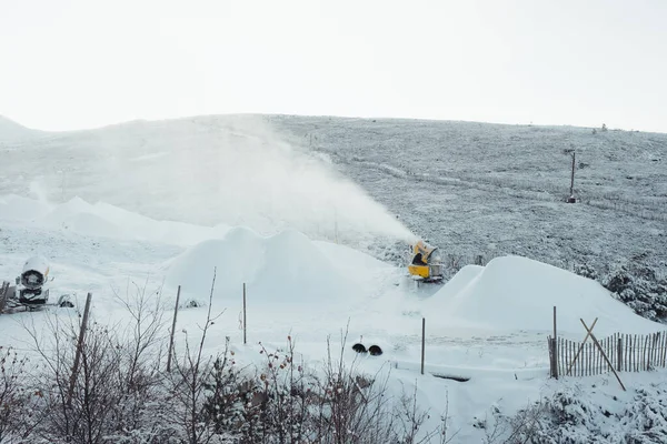 Stroj Foukání Sněhu Provozu Lyžařském Středisku Cairngorms Skotsko — Stock fotografie
