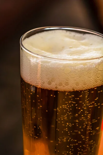 Gros Plan Verre Bière Dans Bar Sur Table — Photo