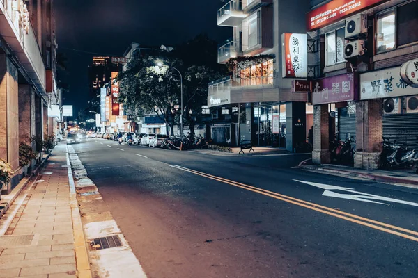 Una Splendida Vista Una Strada Trafficata Notte Taipei Taiwan — Foto Stock