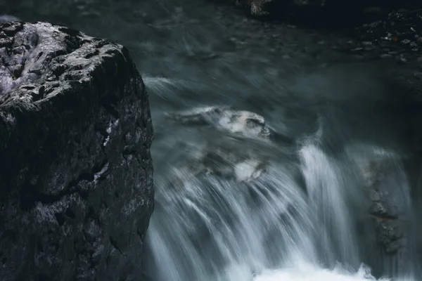 Closeup Shot Beautiful Small Waterfall Flowing Stones — Stock Photo, Image