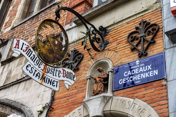 Primer Plano Las Señales Fachada Histórica Los Edificios Centro Bruselas — Foto de Stock