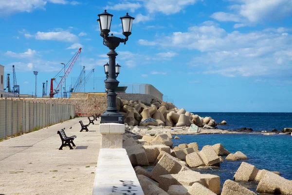 Lampa Uliczna Pobli Adriatyku Mieście Bari — Zdjęcie stockowe