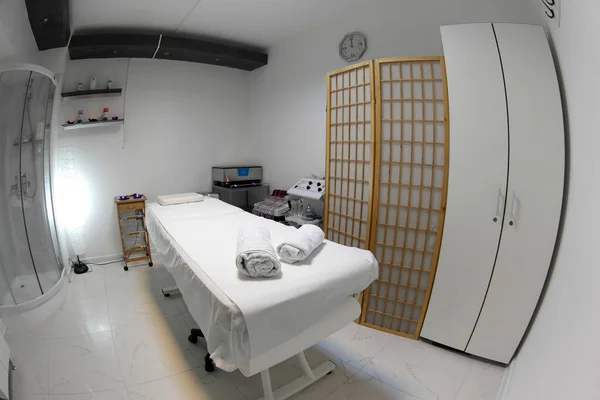 Het Interieur Van Massagekamer Massagetafel Spa Huidbehandeling — Stockfoto