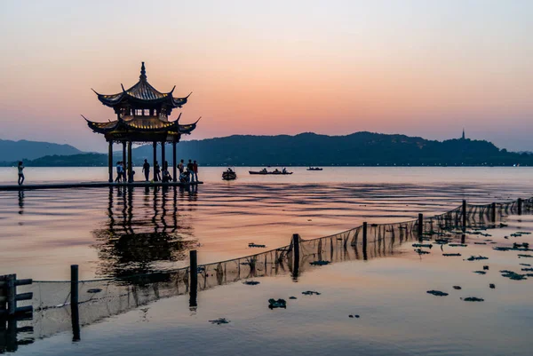 Una Hermosa Vista Lago Del Oeste Pagoda Hangzhou Durante Hermosa —  Fotos de Stock
