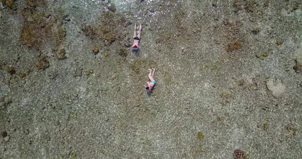 Veduta Aerea Delle Persone Che Nuotano Nell Isola Con Acqua — Foto Stock