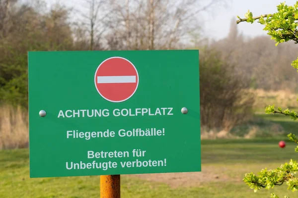 Närbild Varningsskylt Lystring Golfbana Tyska — Stockfoto