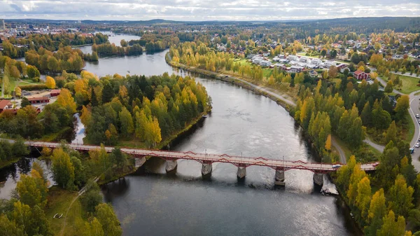 Vzdušný Výhled Dřevěný Most Lejonstromsbron Švédském Skelleftea Přecházející Řeku Skellefte — Stock fotografie