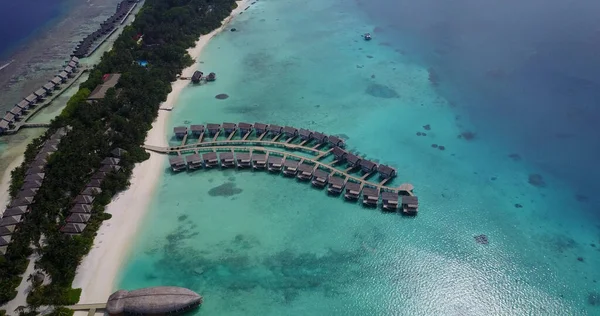 Una Hermosa Vista Una Isla Con Mar Tranquilo Día Soleado — Foto de Stock